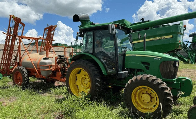 5080E - SEMINOVO Trator 5080E - John Deere + Bomba 2.000L