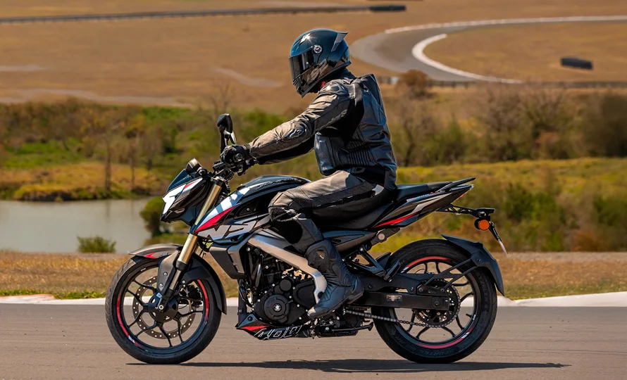 foto890_bajaj-dominar-ns400z-conteudo-2.webp.webp?v=1760986765