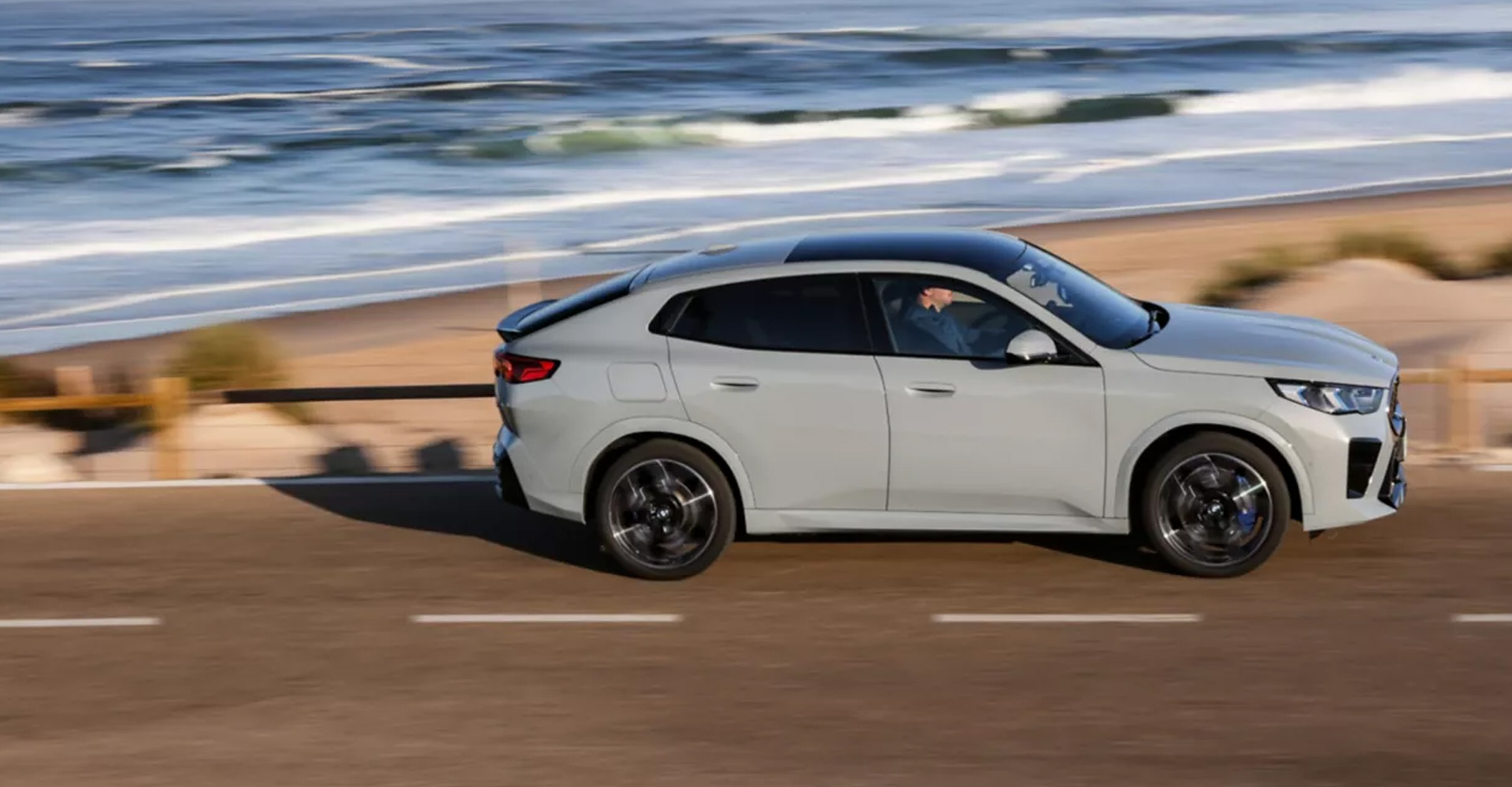 desk-bmw-ix2.jpg?v=1760555150?v=1760965182?v=1760965334?v=1760965415?v=1760965622