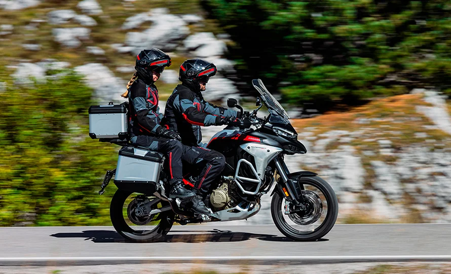 Ducati-Multistrada-V4-Rally-overview-carousel-imgtxt-full-1080x740-03