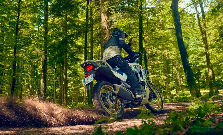 foto890_honda-transalp-seguranca-conteudo-1.webp.webp?v=1764248947?v=1764249666?v=1764250041?v=1764251375