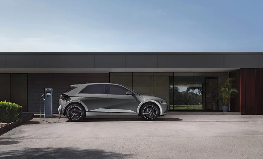 foto890_hyuinda-ioniq5-cinza-desempenho-conteudo%20%282%29.webp.webp?v=1762172737