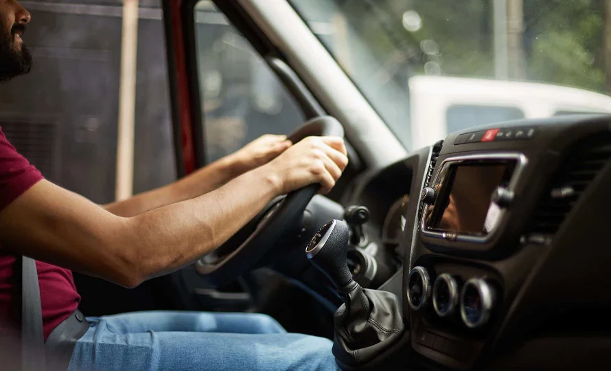 foto890_iveco-daily-cabine-conteudo-8.webp.webp?v=1763058230