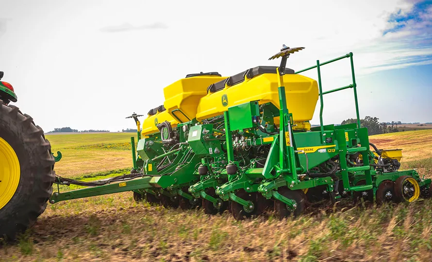 foto890_johndeere-plantadeira1200-destaques-conteudo%20%281%29.webp foto890_johndeere-plantadeira1200-destaques-conteudo%20%281%29.webp