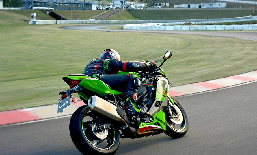 foto890_kawasaki-ninjazx4rr-recursos-conteudo%20%2813%29.webp.webp?v=1764264662?v=1764265781?v=1765546299?v=1767810286