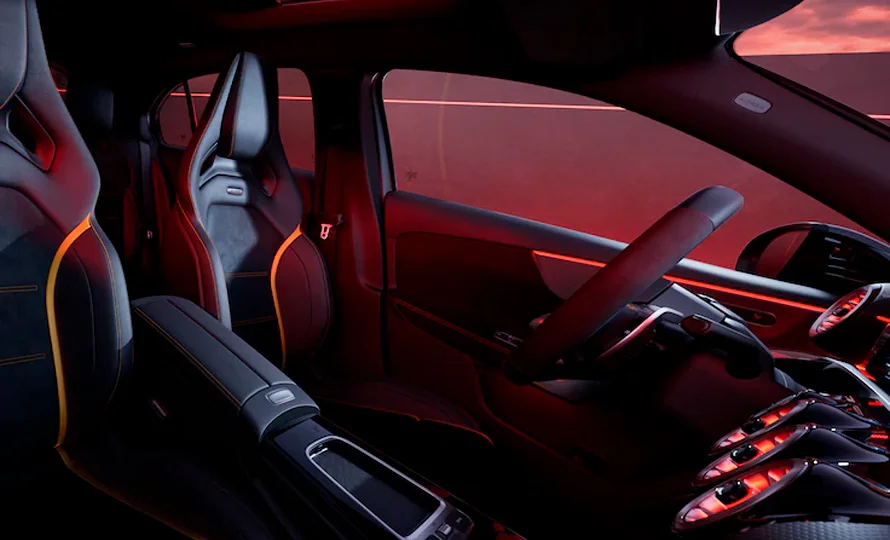 foto890_mercedes-a45-destaques-conteudo%20%281%29.webp.webp?v=1768424558