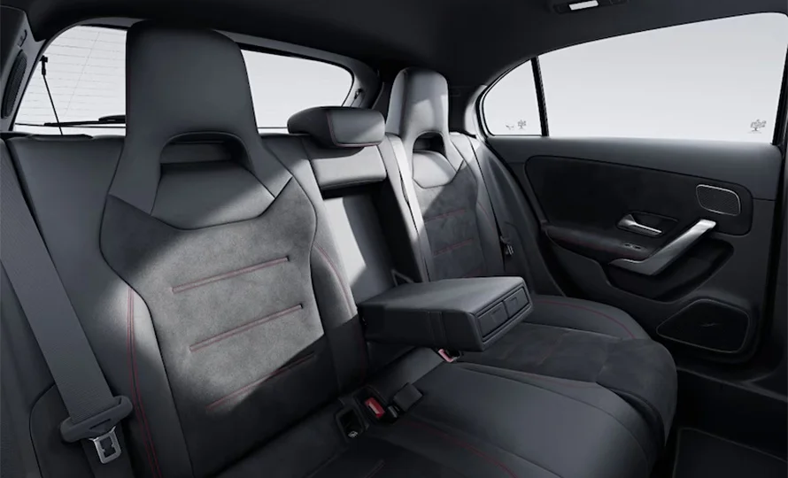 foto890_mercedes-a45-interior-conteudo%20%281%29-2.webp.webp?v=1768421919?v=1768422276?v=1768424558