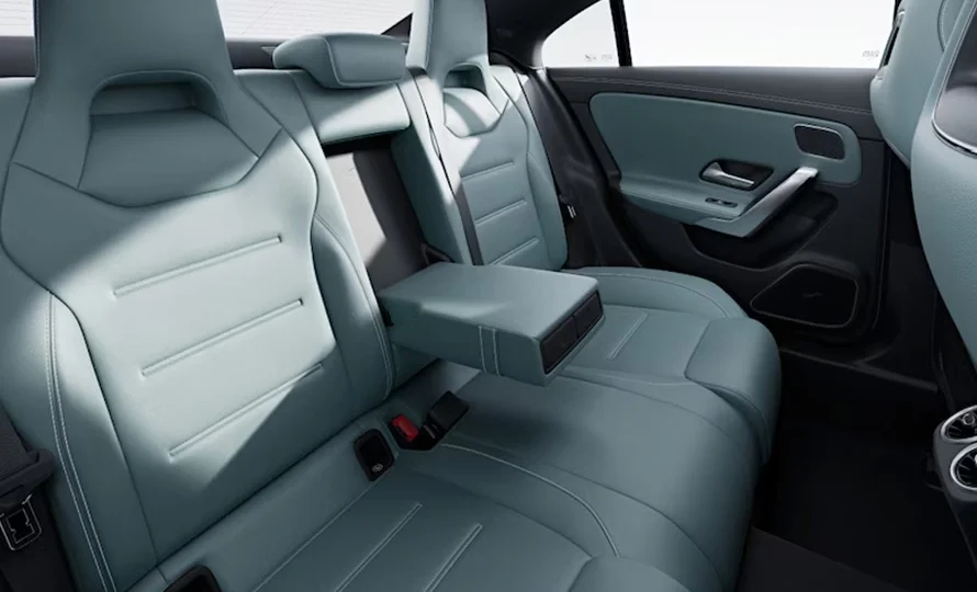 foto890_mercedes-cla-coupe-conteudo-interior%20%282%29.webp