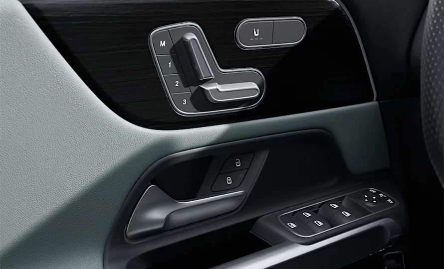 foto890_mercedes-glb-200amg-interior-conteudo%20%289%29.webp.webp?v=1768219616?v=1768312944?v=1768400697