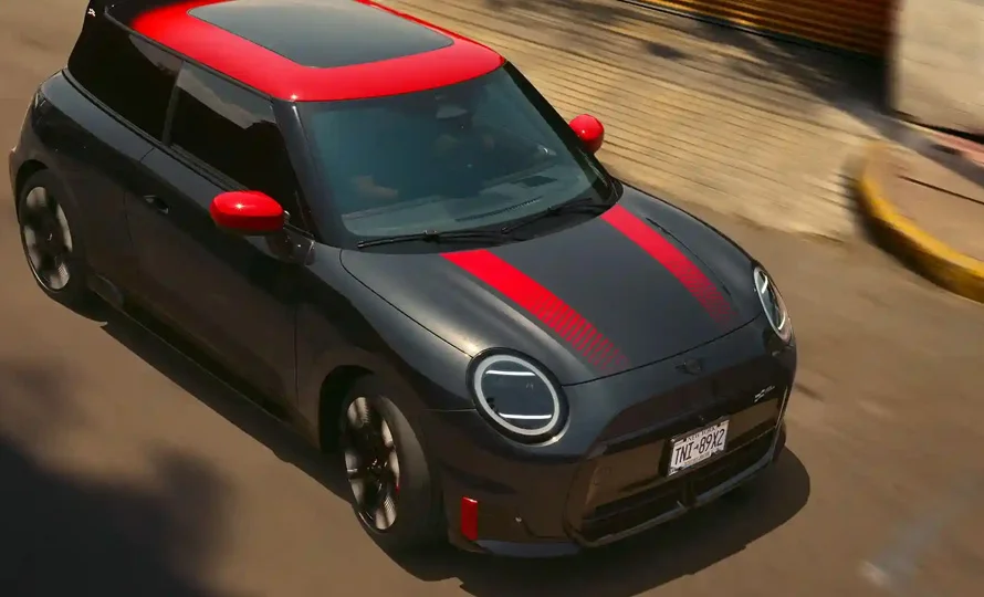 foto890_mini-cooper-jcw-conteudo-8.webp.webp?v=1762519159