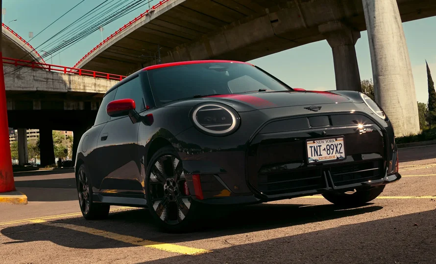 foto890_mini-cooper-jcw-galeria-1.webp.webp?v=1762519159