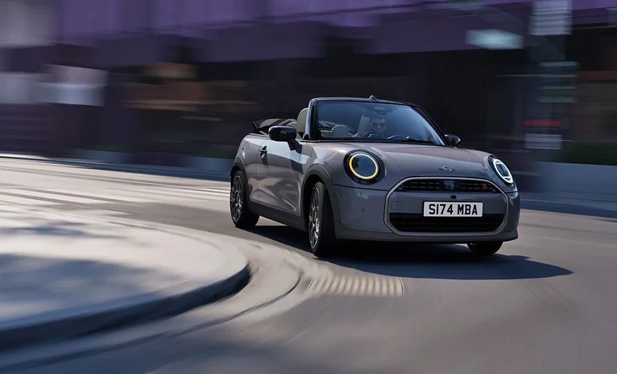 foto890_Mini-coopercabrio-sempreaoseulado-conteudo.webp.webp?v=1757514757?v=1757522230?v=1761674218 foto890_Mini-coopercabrio-sempreaoseulado-conteudo.webp.webp?v=1757514757?v=1757522230?v=1761674218