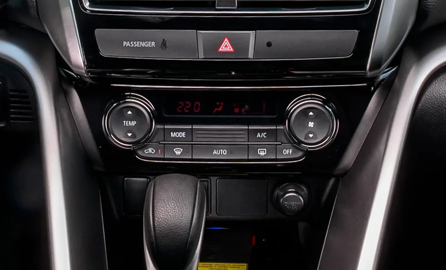 foto890_mitsubishi-eclipsecross-conteudo-conforto%20%282%29.webp.webp?v=1774966035?v=1774966503?v=1774971696?v=1774971998