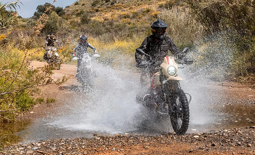 foto890_motorrad-r12gs-conteudo-destaques%20%2818%29.webp.webp?v=1773157082