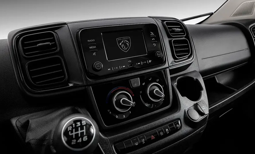 foto890_peugeot-boxer-conteudo-tecnologia-5.webp.webp?v=1754312533?v=1754317206?v=1754317278?v=1754319154?v=1754327885?v=1754328175?v=1754328343?v=1754330040