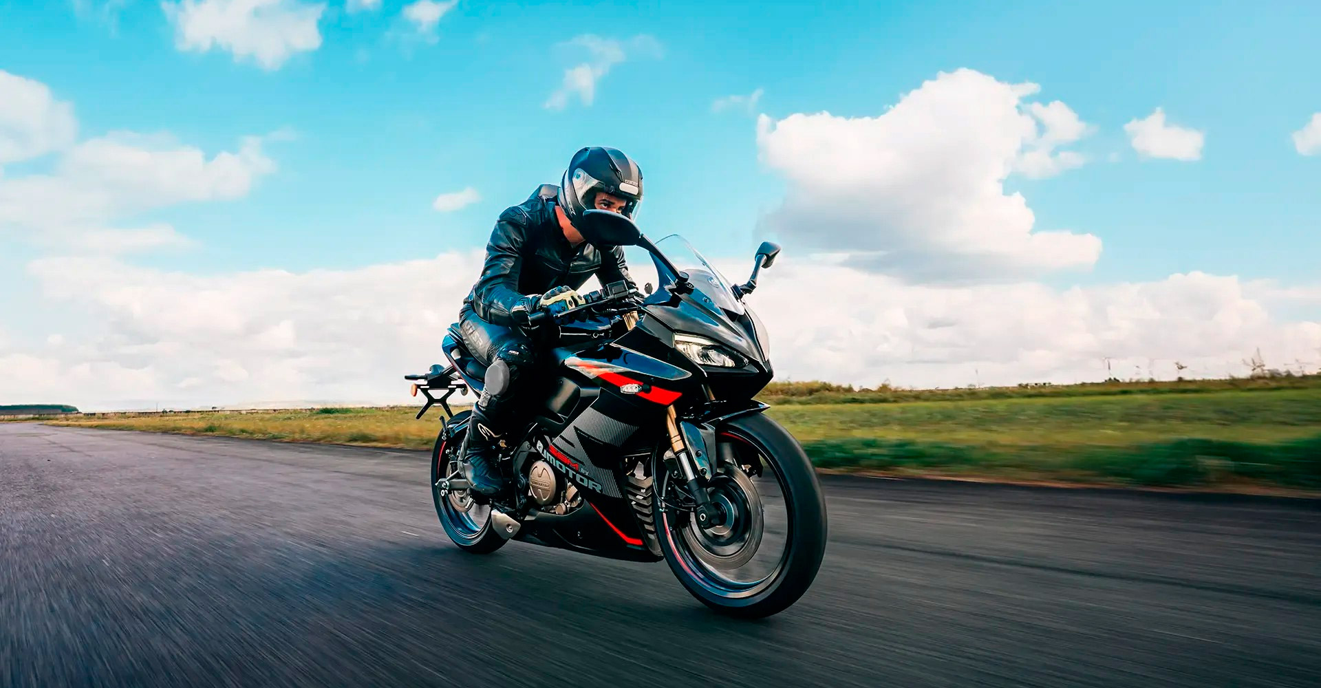 sbm-sbm250s-banner-desk.jpg?v=1761596131?v=1761597040?v=1761597527