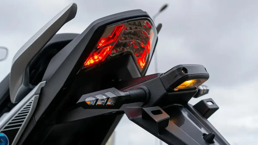 foto890_shineray-jef-150s-efi-galeria-06.webp.webp?v=1760531623