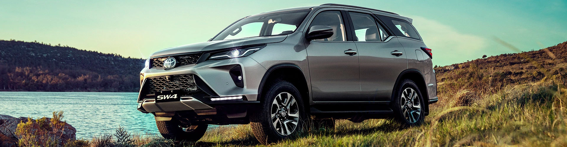 banner_desktop_toyota-sw4-banner.webp