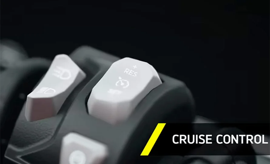 foto890_triumph-streettriple-conteudo-acessorios%20%285%29.webp.webp?v=1771501583?v=1771502127