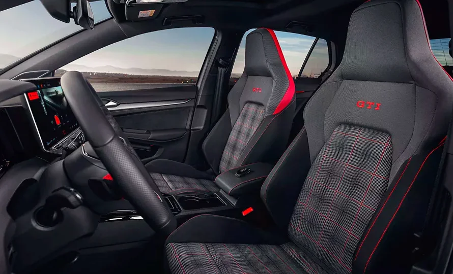 foto890_vw-golf-conteudo-2.webp.webp?v=1761155679