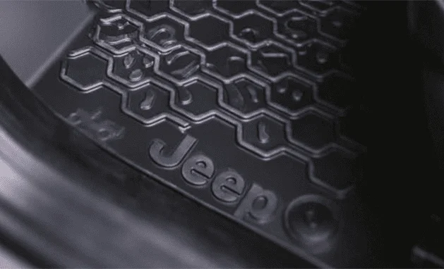 TAPETE COM BORDAS ELEVADAS