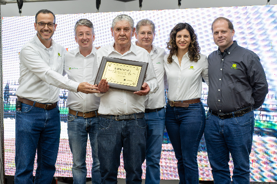 Global Tratores apresenta as novas colheitadeiras S5 e S7 e inaugura loja na Lapa com o novo design John Deere