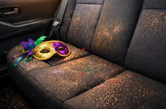 Carnaval: confira dicas para tirar o glitter do carro