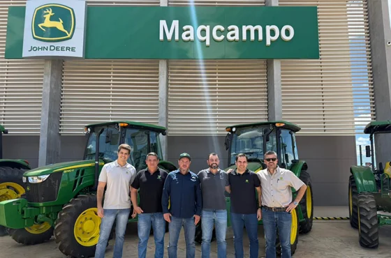 Entrega de tratores John Deere em Bonfinópolis de Minas