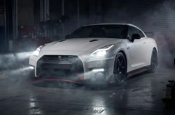Nissan GT-R 2025: o rugido do Godzilla em sua última dança