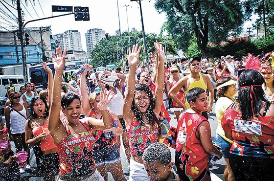 Seguro no carnaval: antes de ir se divertir no carnaval, veja o que precisa fazer para sair em segurança.