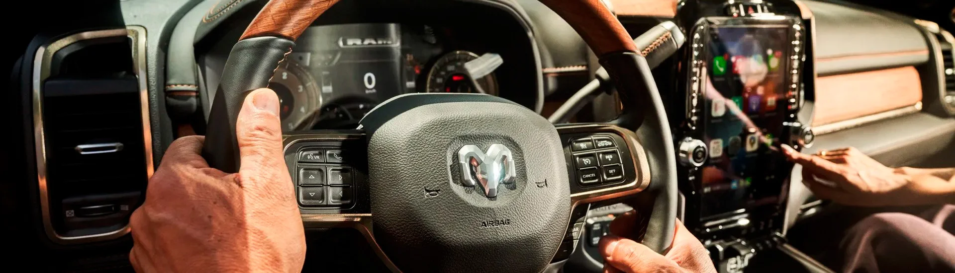 Banner_RAM_Dez2025_Contato_Agende%20um%20Test%20Drive_Desktop